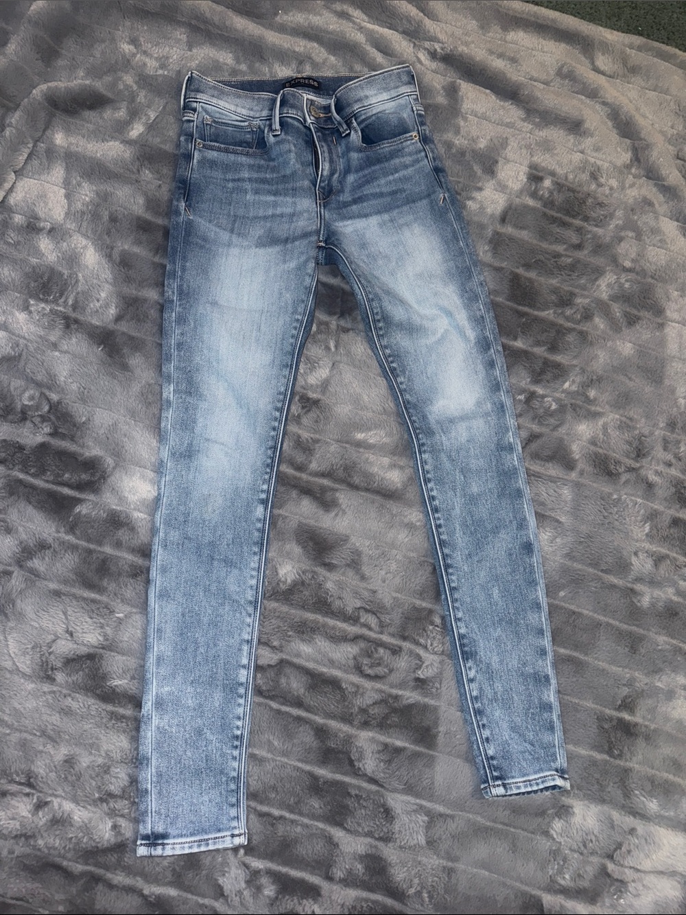 Express Women's Light Blue Skinny Jeans - Faded Wash